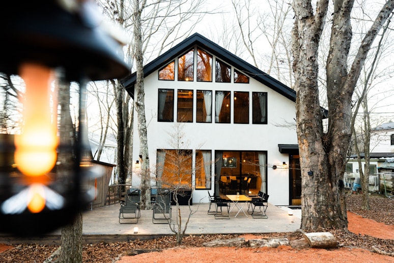 朝の当施設です。夜とは違った表情をしてくれます。