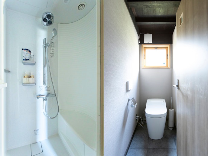 シャワー個室とトイレ