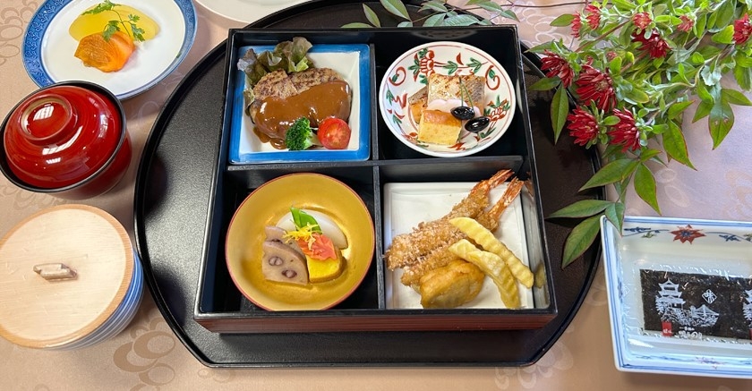 ★【お得一泊二食プラン】ご夕食ご朝食会場おまかせ！夕食は蛸飯が入りました特別季節御膳　【かけはし】