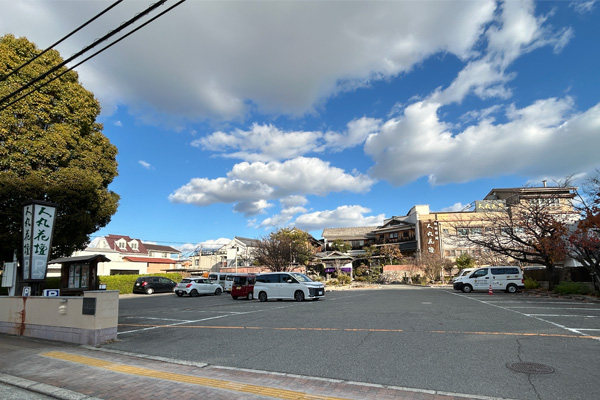 無料駐車場完備