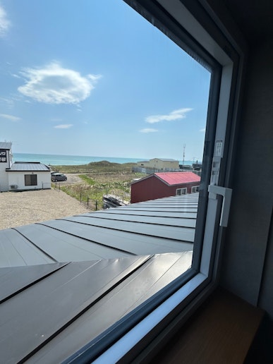 ２Fから見る海側の景色。朝日スポットとしても有名でお正月はたくさんの人が訪れます