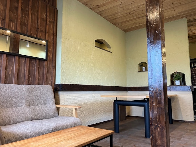 中に入るとすぐに１F共用ラウンジ