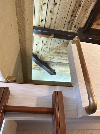 メゾネットルームへ続くはしご