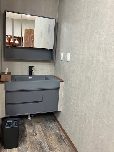 １Fの独立した洗面台です