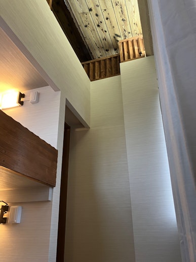 １Fのお部屋は天井が吹抜けのため完全密室ではございません。音漏れ等ございますのでご了承願います。