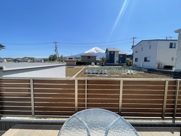 テラスから眺める富士山は圧巻です