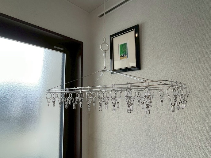 洗たく物を干す時に役に立つピンチハンガー付き