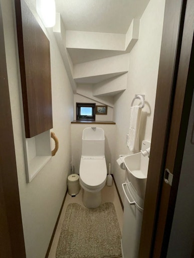 トイレは2つあり、ウォシュレットも完備してあります