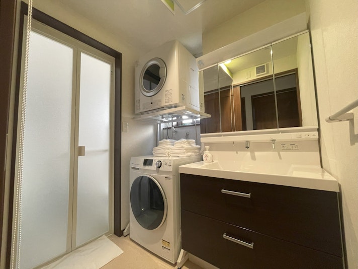 洗濯機、乾燥機付き！使ったタオルや洋服を選択できすぐに乾燥させられます！...