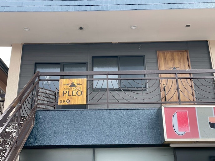 建物の2階部分が当館となります。