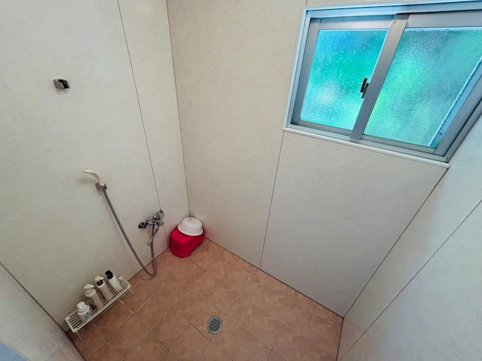 シャワールームにはシャンプー、リンス、石鹸完備。