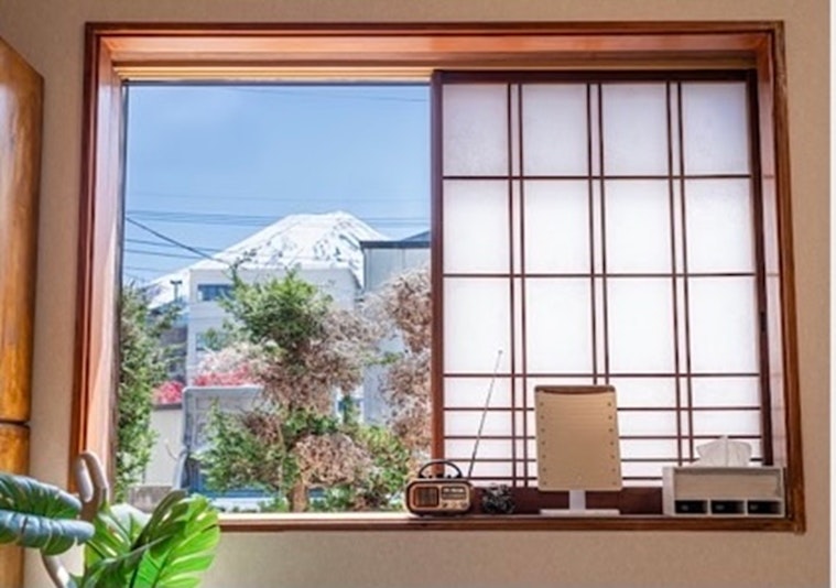 部屋の窓から見える富士山、贅沢です