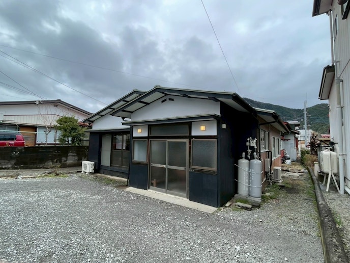 施設の外観は、和風の作りとなっており、親戚の家に帰ってきたような雰囲気を漂わせております。