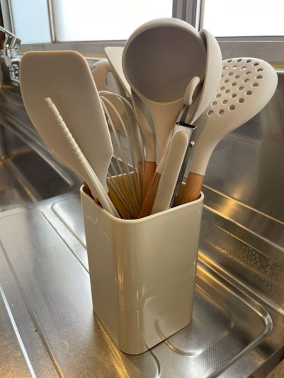 トング、ゴムベラ、お玉など調理器具もございます。