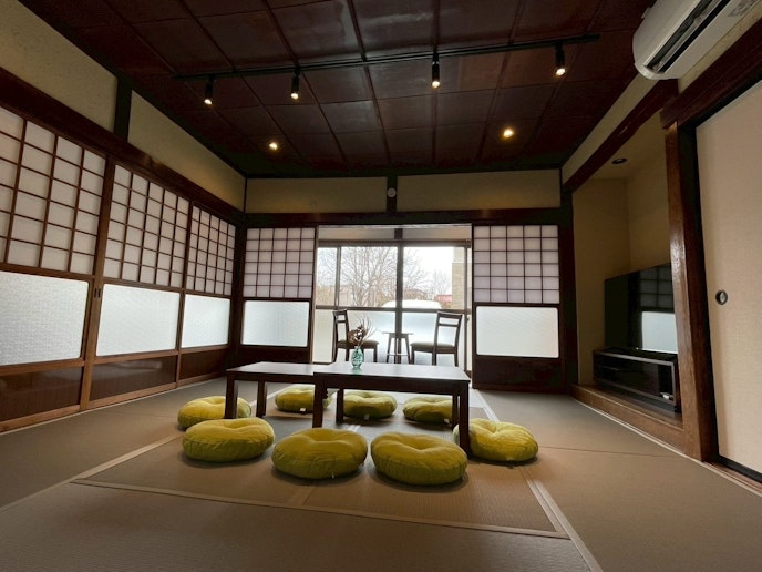 低いテーブルもあり、ボードゲームなど遊びにもお使いいただけます。