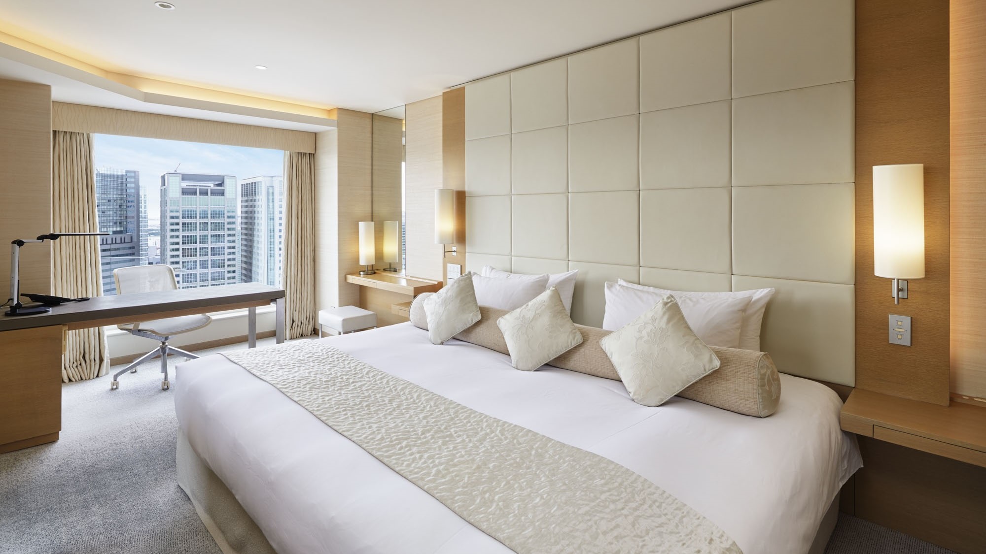 メインタワースーペリアダブル（プレミアフロア36階）