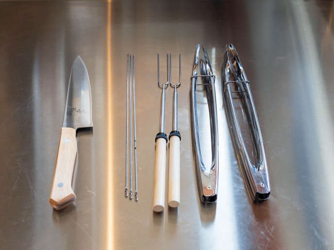 囲炉裏用の網や魚串、マシュマロ串もあります