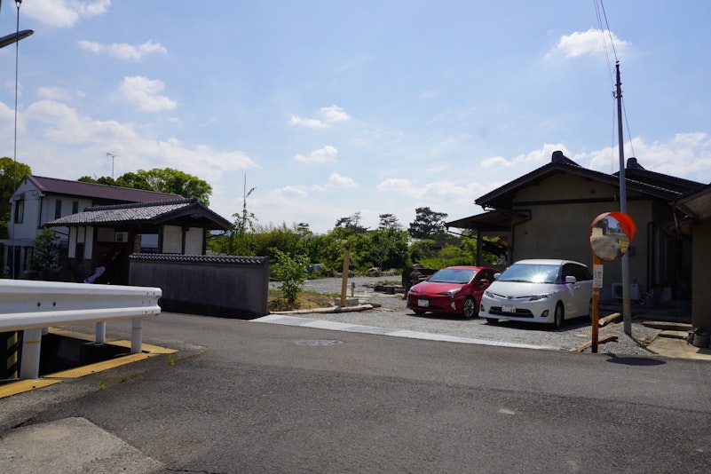 平面駐車場は3～10台程可能◎