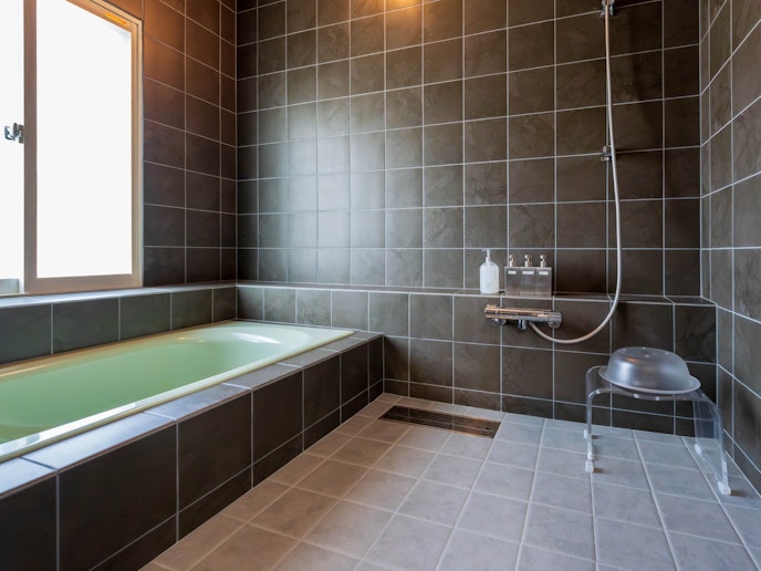 タイル張りのバスルーム