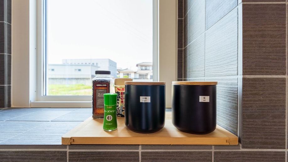 調味料：塩・胡椒・岩塩・砂糖・めんつゆ・しょうゆ　等