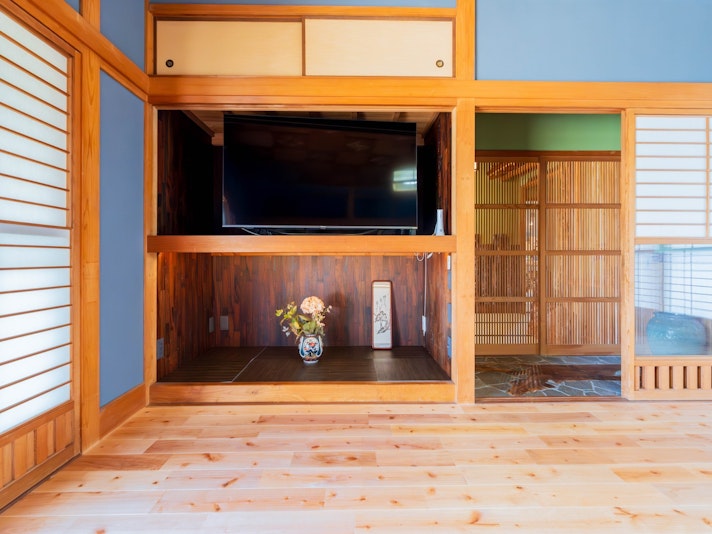 TVは55インチ。動画配信サービスも◎