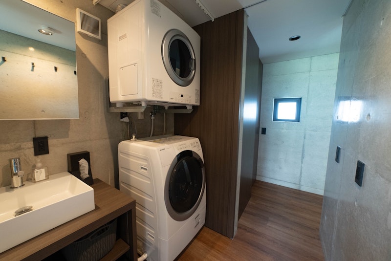 全自動洗濯機とガス乾燥機を完備