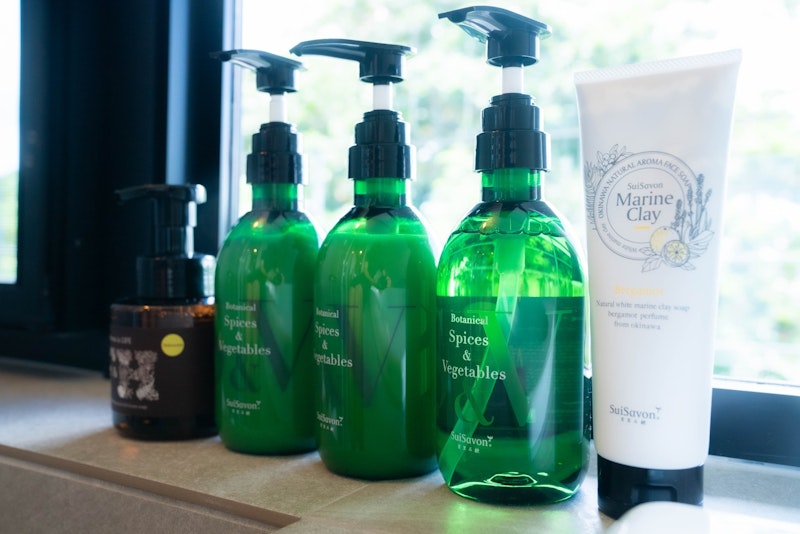 沖縄の素材を使ったSuiSavon首里石鹸のアメニティをご用意しております