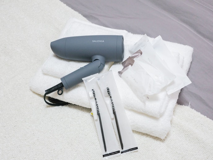 ヘアーアイロン・タオル類・歯ブラシ・カミソリ