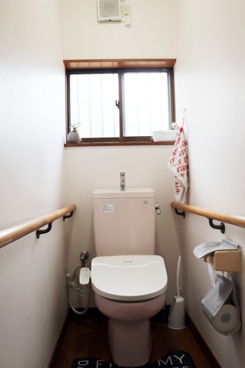 温便座、ウォシュレット付きトイレ