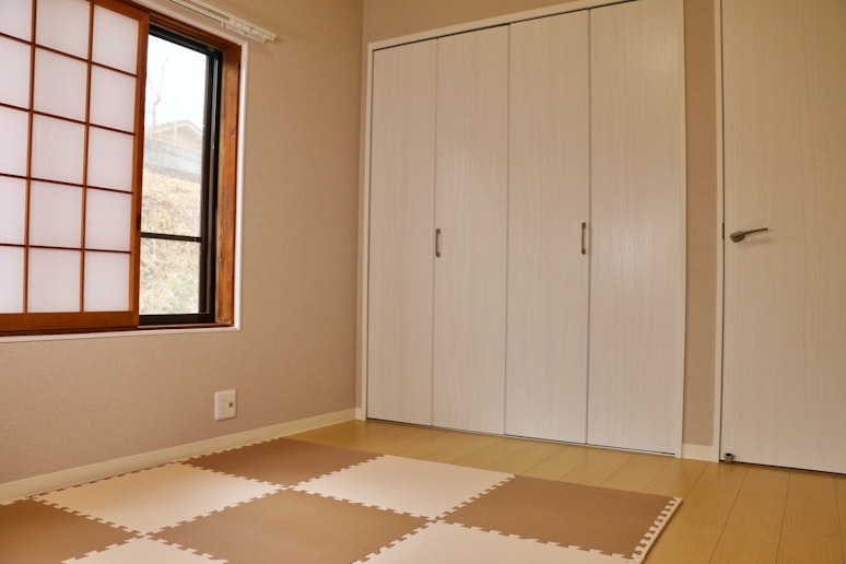 クローゼットに布団類が入っています