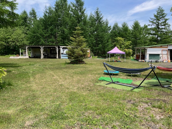 サンサン広場（子供達が駆け回っています）