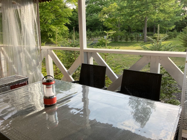 デッキの前はサンサン広場です