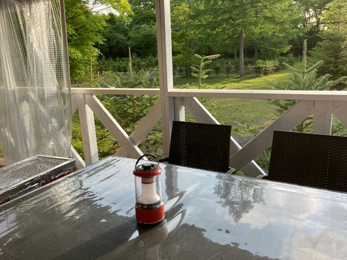 デッキの前にはサンサン広場が