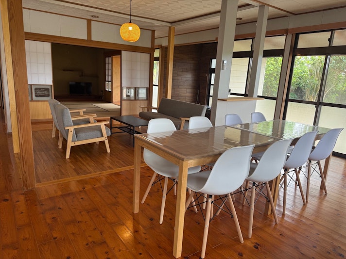 ダイニングテーブル