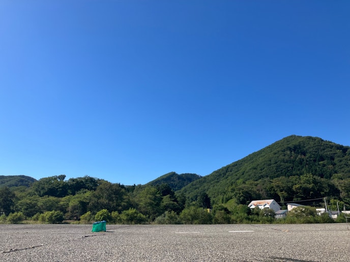 施設裏に広がる、コンブの干し場です。