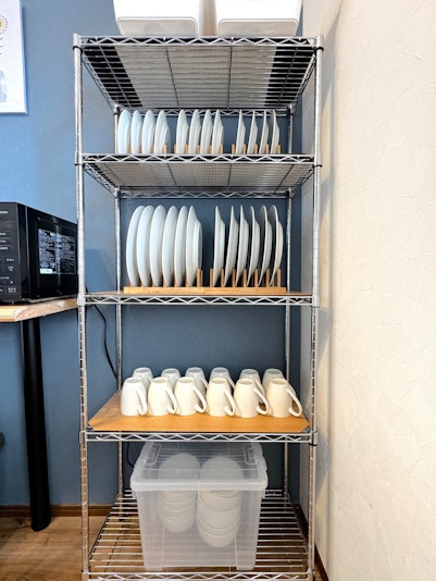 清潔感あふれる食器収納