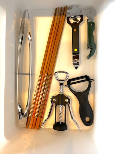 必要なツールが揃うキッチン引き出し