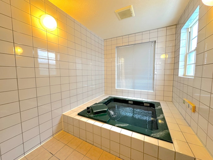 浴室は、広々とした作りで温かさを感じながらリラックスしたお時間をお過ごしになれます。