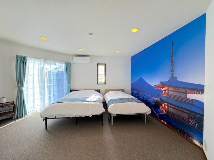 寝室3 シングル1台、ダブル1台