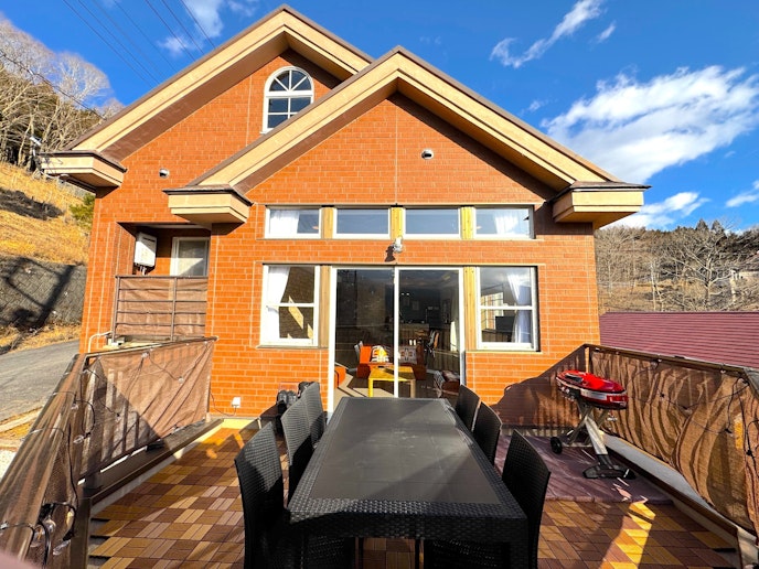 2Fバルコニーでは、BBQがご利用できます。 （事前にご予約が必要です）