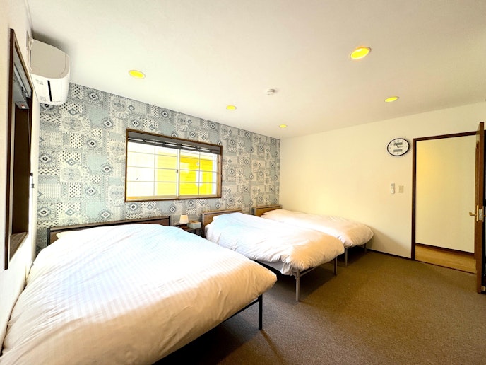 寝室１シングル2台、ダブル1台