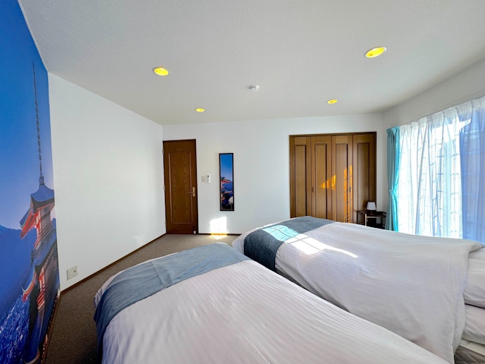 寝室3 シングル1台、ダブル1台