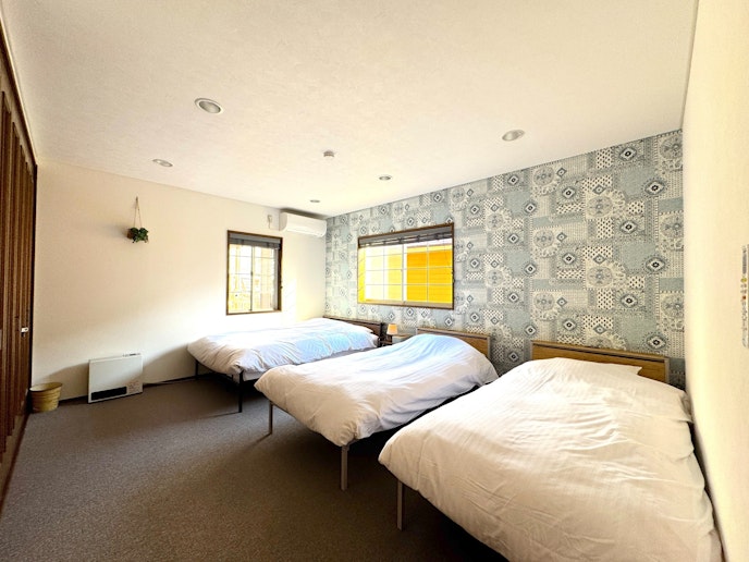 寝室１シングル2台、ダブル1台
