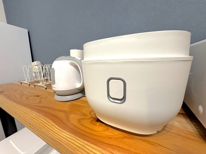 電気ポットと炊飯器もあります。