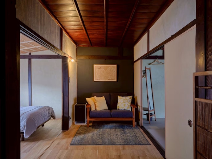 2階　空気清浄機とソファー