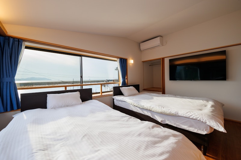 壱号室（寝室）６５インチのネット対応テレビを設置！