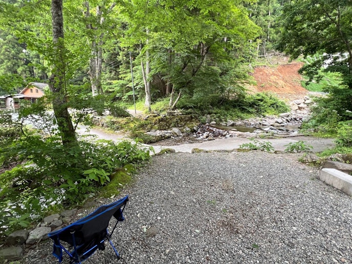 せせらぎから見た持萩沢