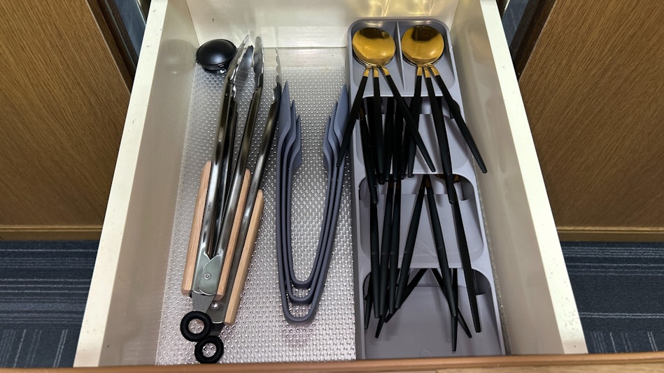 各種トング、カトラリー