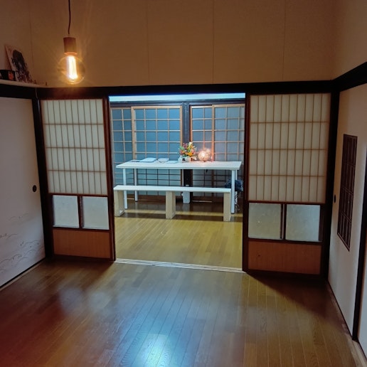 玄関入ってすぐの共有スペースです。