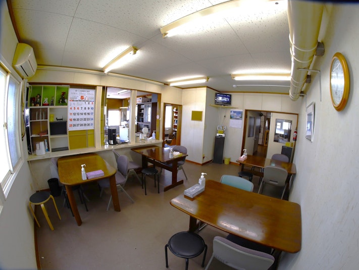 コミニケーション・食堂　16名分の席